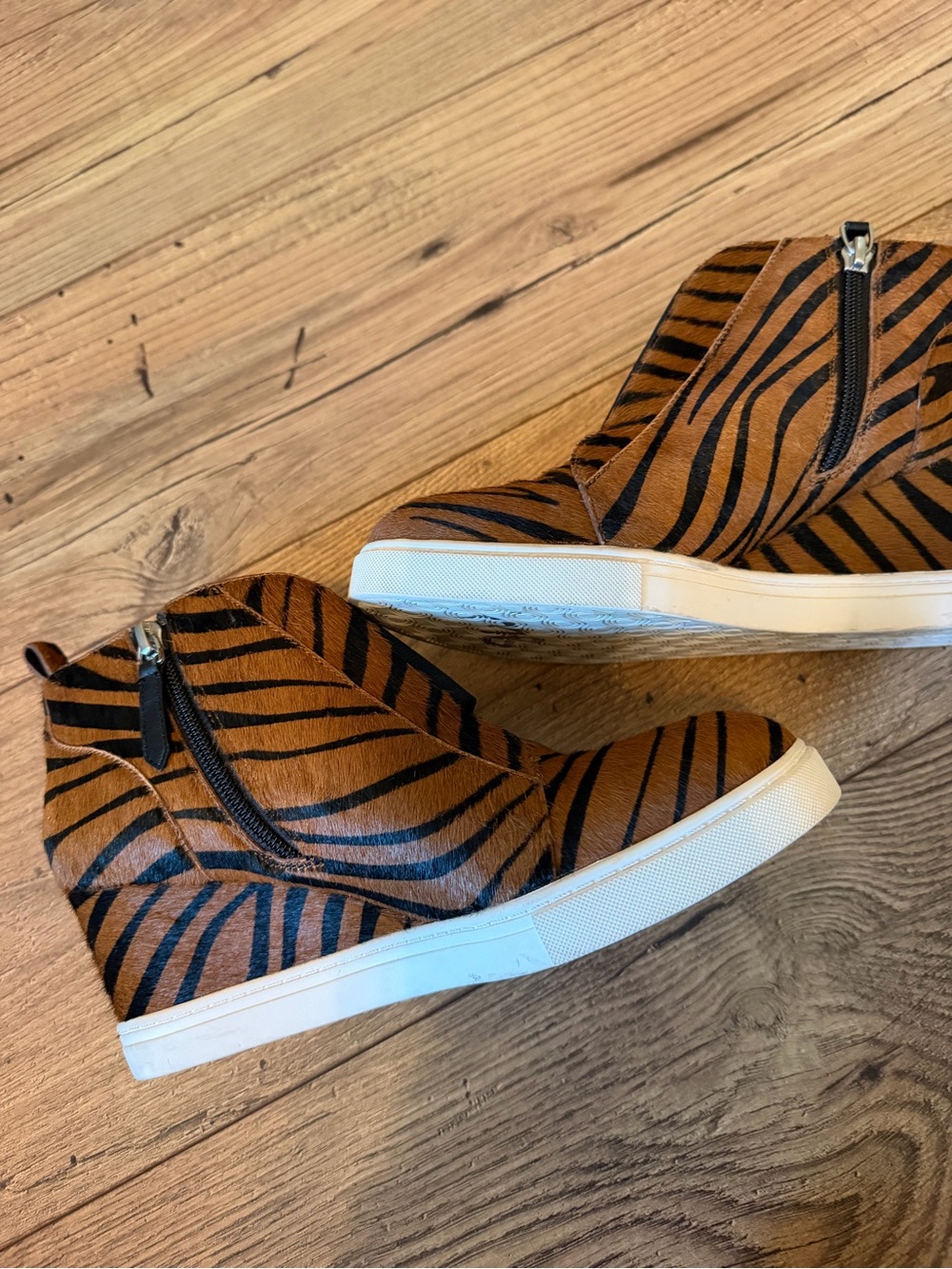 Linea Paolo Anna Tiger Print Calf Hair Wedge Sneaker Bootie Size 7.5 M - Picture 6 of 12